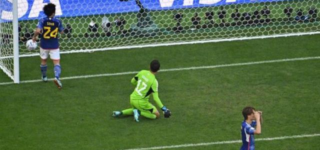 NBA直播-大规模轮换作茧自缚 短短四日森保一从球圣变罪人